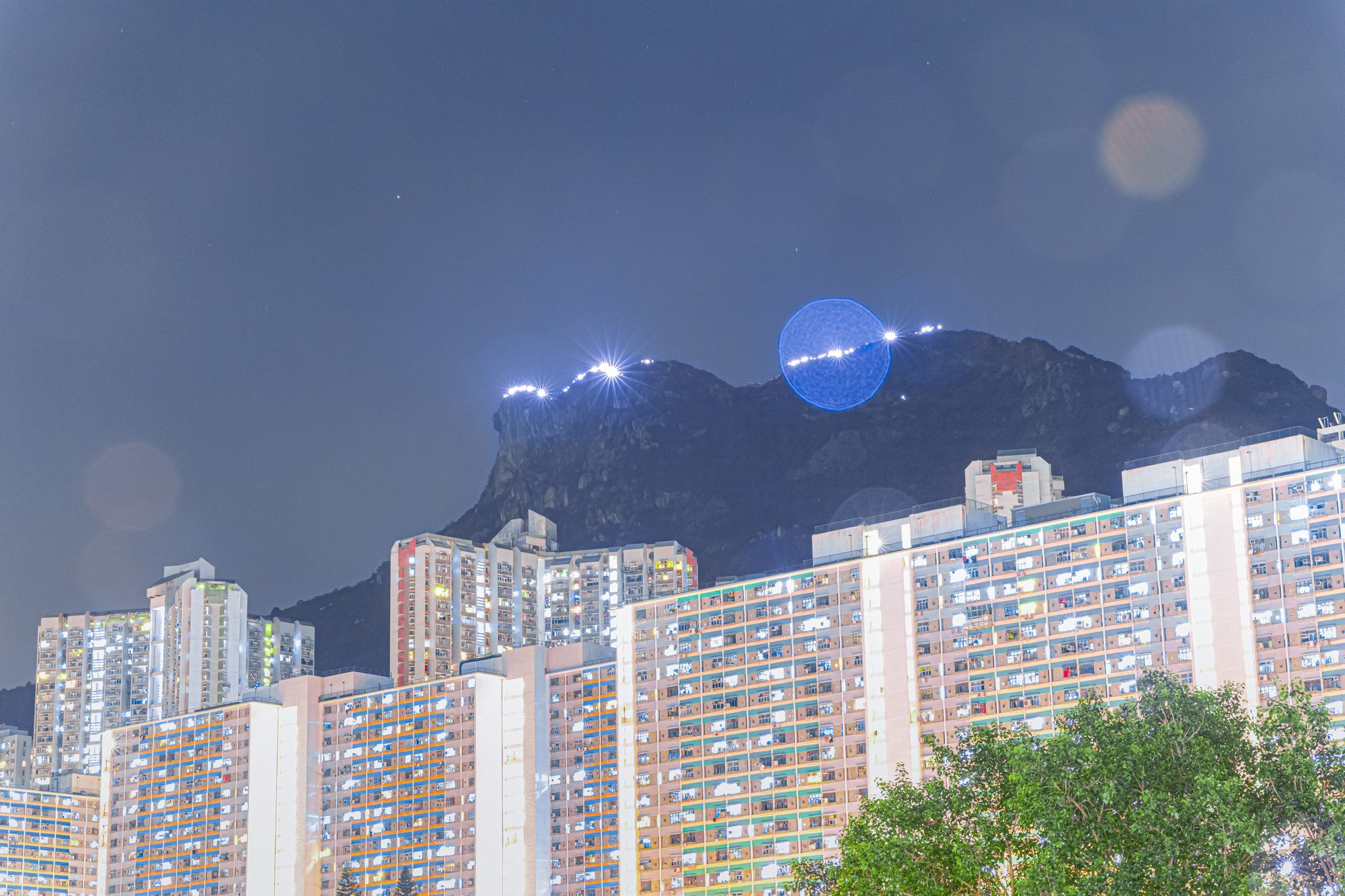誰人在獅子山頭 (Who Lit the Light Atop Lion Rock?)